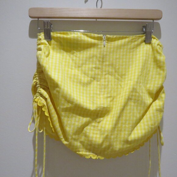 GUIZIO Gingham Ruched Side Tie Mini Skirt in Limincello Yellow Coquette Cottage - Picture 7 of 12